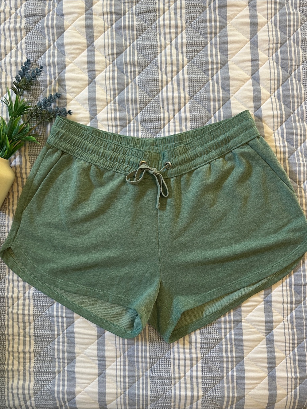 H&M Basic Green Drawstring Lounge Shorts Size Medium